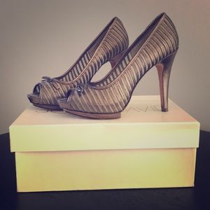 Joan & David open toe 4 inch pumps